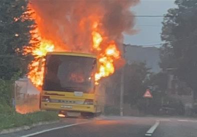 Автобус се запали во близина на Бјеловар, Хрватска