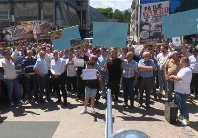 Жителите на Дебреше како во средниот век- се снаоѓаат за вода за основните потреби