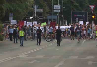 Граѓанската иницијатива „Стоп за Усје“ на протестен марш за чист воздух
