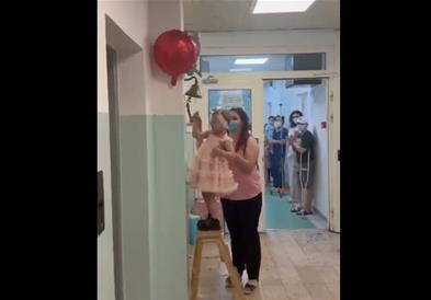 Малата Ана се избори со најтешката болест- победничкото ѕвонче повторно заѕвони (ВИДЕО)