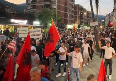 Симпатизери на ДУИ протестираа во Тетово против одлуката на Уставениот суд за преименуваните улици