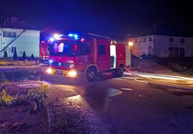 Драма во Србија: Жителите на Гуча добиле СМС пораки за евакуација, неколку затруени од истекување на амонијак 