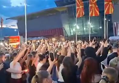 Ѕвездено небо и „Некогаш и негде“ пред платото на „Борис Трајковски“ – последен поздрав за Владо Јаневски