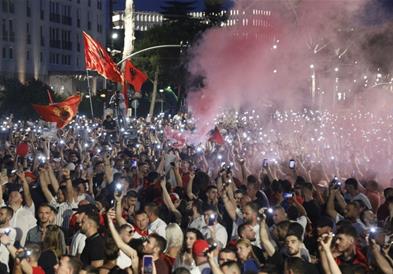  BBC: Фламинго револуцијата во Албанија расте!