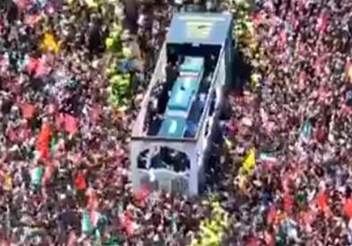 Милиони луѓе на погребната поворка на ајатолахот Али Хамнеи во Техеран (ВИДЕО)