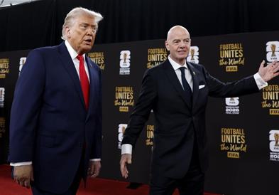 Срамен потег на Белата куќа: Трамп се јавил во ФИФА три пати за четири дена за да  поништи црвен картон! 