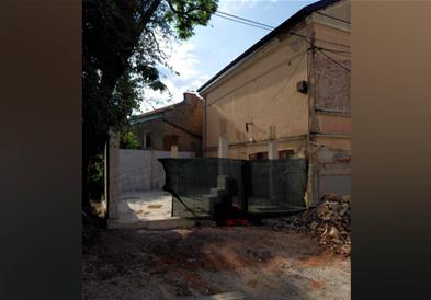Аларм во Битола: Дивоградба загрозува куќа заштитена како културно наследство