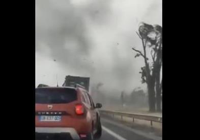 Видео: Силно невреме ја погоди Франција, загинаа две лица