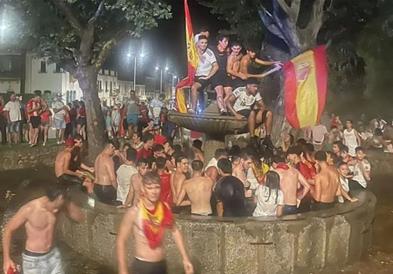 Дете загина при прославата во Шпанија- се скрши фонтана во која ја прославувале титулата на СП (ВИДЕО)