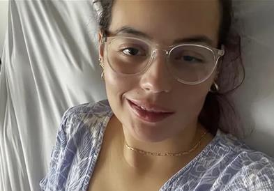 Вечерта јадела суши, утредента се борела за живот- Јулија поминала 23 дена во болница и повторно учела да оди (ВИДЕО)
