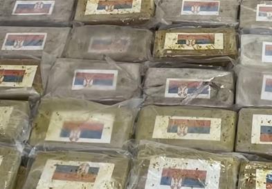 Италијанската полиција запленила речиси 800 килограми кокаин- на пакетите е знамето на Србија (ВИДЕО)