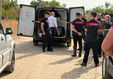 Крвав масакр на Сардинија- ѝ пукал во глава на сопругата, па отишол и го убил својот брат (ВИДЕО)