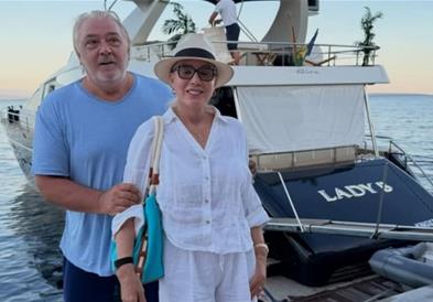 Лепа Брена со сопругот крстарат низ Јадранското Море во новата јахта (ФОТО)