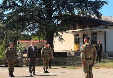 Министерот Мисајловски во посета на касарната „Јане Сандански“ во Штип