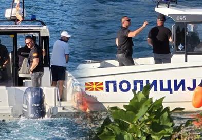 Две лица спасени од Охридското Езеро- возеле СУП даски на силен ветер 