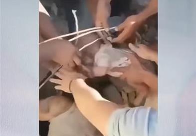 Бебе спасено од урнатините по земјотресот во Колумбија 