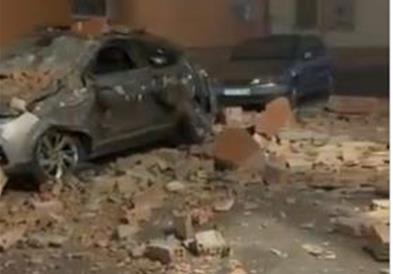 Видео: Земјотрес во Шпанија – луѓе бегаат од хотел, по улиците паѓаа урнатини, има повредни