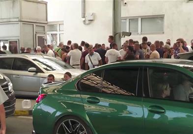 Возачите со странски таблички гневни- втор ден колони на Табановце поради наплата на сообраќајни казни 