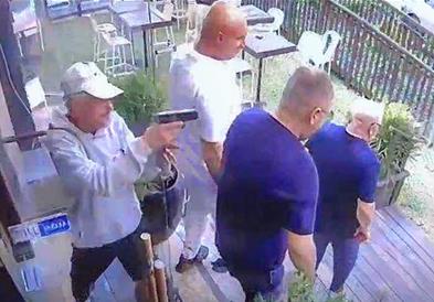 Видео18+: Брутално ликвидиран израелски криминалец среде бел ден 