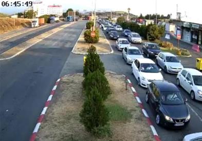 Долга колона автомобили забележана утрово на граничниот премин Богородица