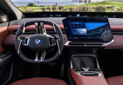 „BMW“ верува дека лицата под 45 години не сакаат копчиња - другите производители ги враќаат