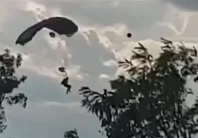Падобранец „се обеси“ на високонапонски далновод- драма во Романија (ВИДЕО)
