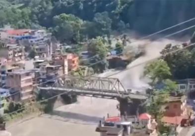 Потврдени 919 загинати во поплавите во Непал, 4.793 се исчезнати
