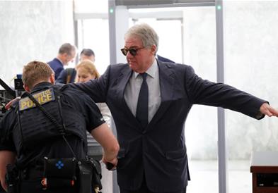 Милијардер одби да сведочи против Епштајн- му поднесе тужба на одборот 