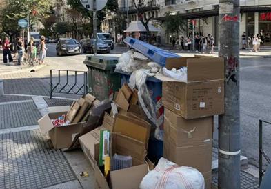 „Чистотата” на европски Солун попладнево на главната трговска и туристичка улица Тсимиски