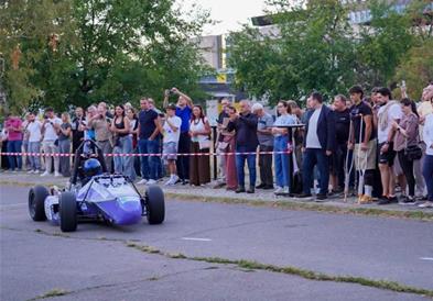 Божиновска на презентацијата на новиот болид на MES Racing: Македонските студенти покажуваат дека имаат знаење за големата инженерска сцена