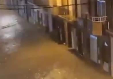 Еден загинат во страшно невреме во Шпанија, најмногу е погоден регионот околу Барселона (ВИДЕО)