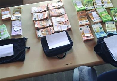 Унгарец во повеќе торби сокрил девизи, Царината спречи обид за нелегален внес на 200.000 евра на Табановце 