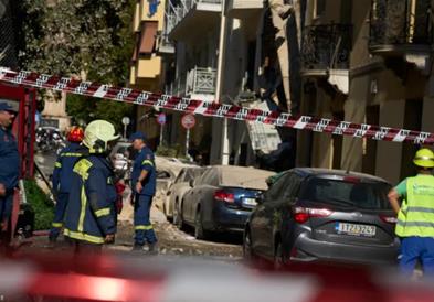 Пет лица исчезнаа во експлозијата во центарот на Атина, меѓу нив тројца туристи (ВИДЕО)