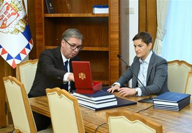 Вучиќ ѝ ги предаде должностите на Ана Брнабиќ
