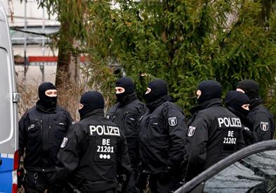 Антитерористичка акција во Германија: Уапсен маж осомничен за поврзаност со Исламската држава