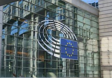Пукотница во близина на Европскиот парламент: Едно лице загина, полицаец е застрелан во глава 