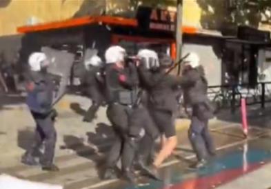 Жесток судир на студентите со полицијата во Тирана: Се користат водени топови и тули (ВИДЕО)