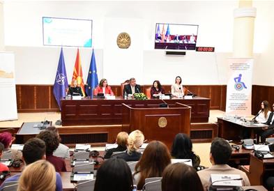 Во Собранието одбележан Меѓународниот ден на белиот стап