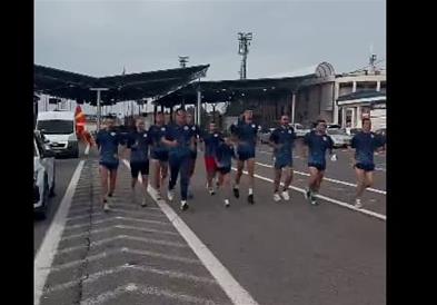 Маратонците, кои трчаат во чест на Тоше пристигнаа во Македонија, утре се во Крушево