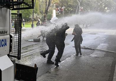 Ескалација на студентскиот револт во масовни антивладини протести во Тирана