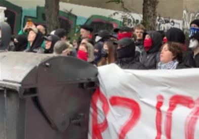 Учениците во Берлин ги блокираа училиштата- не сакаат задолжителен воен рок (ВИДЕО)