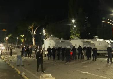 Петти ден насилни протести во Тирана 