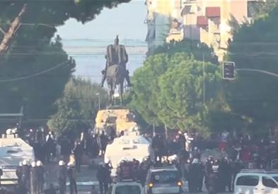 Шести ден протести и тензии во Тирана – полицијата продолжува да интервенира