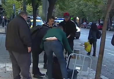 Бугарска новинарка заврши со скршено рамо- ја турнал обезбедувач во собранието