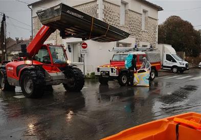 Силна бура ги погоди Франција и Британија, ѝ се заканува и на Германија (ВИДЕО)