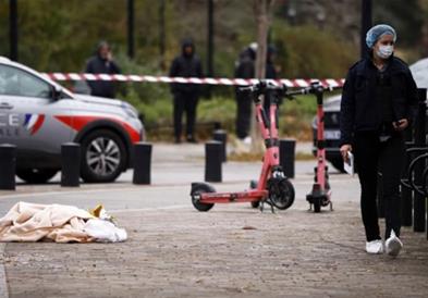 Терорист во близина на Париз пукал кон детско игралиште, планирал да си го разнесе станот 