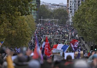 Војска на улиците на Париз и Милано, десетици илјади протестираат- Ова ќе биде долг ден, вели министерот Нуњез (ВИДЕО)