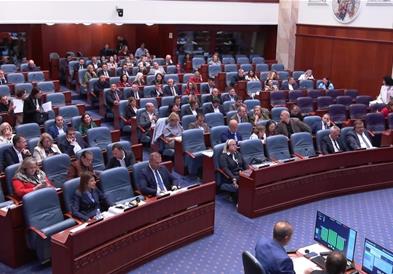 Собранието ја отфрли интерпелацијата за министерката Сања Божиновска