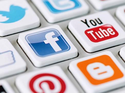 Британските пратеници гласаа против забрана на социјалните мрежи за лица под 16 години