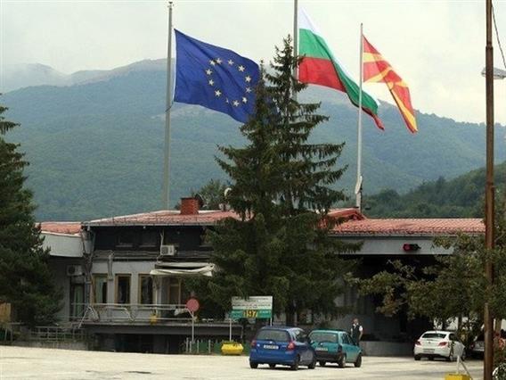 Во Бугарија од четврток со задолжителен негативен ПЦР